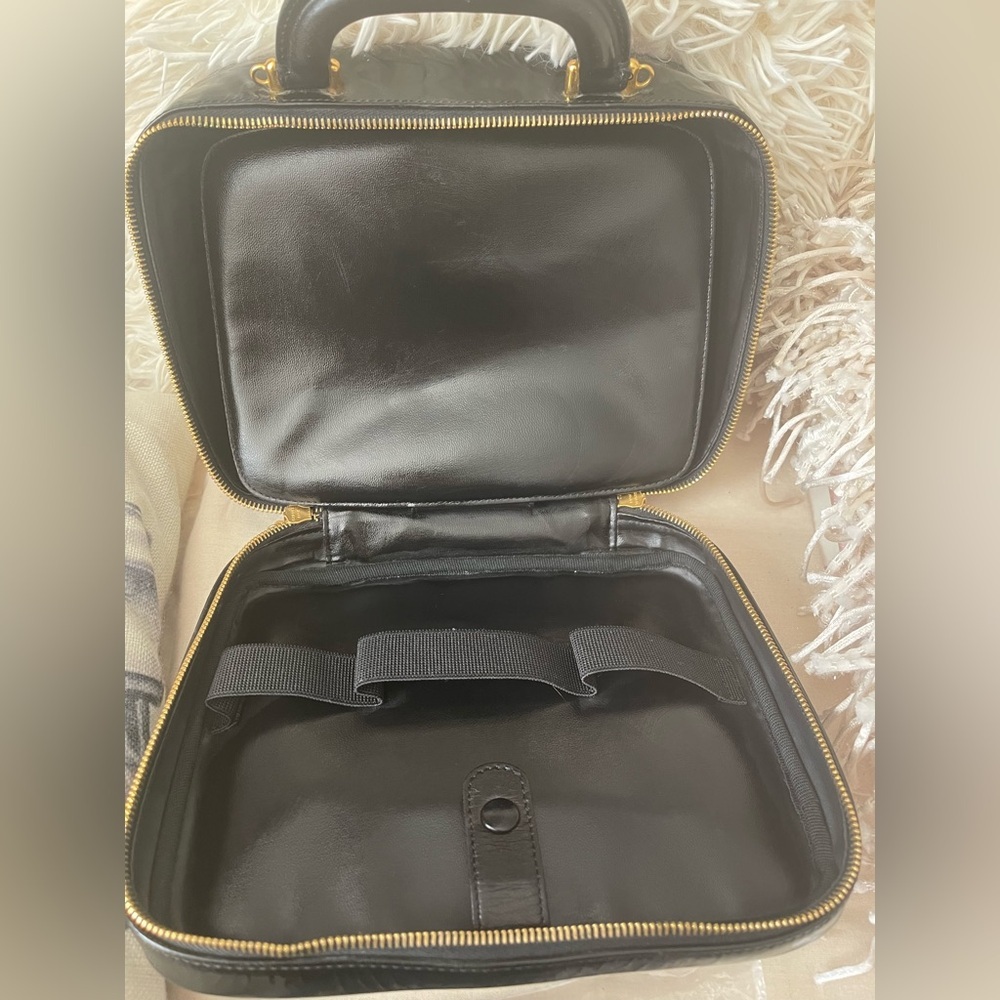 Chanel ⭐️Vintage Patent Leather Vanity Case Crossbody Shoulder Bag⭐️W/card & COA - Picture 9 of 16